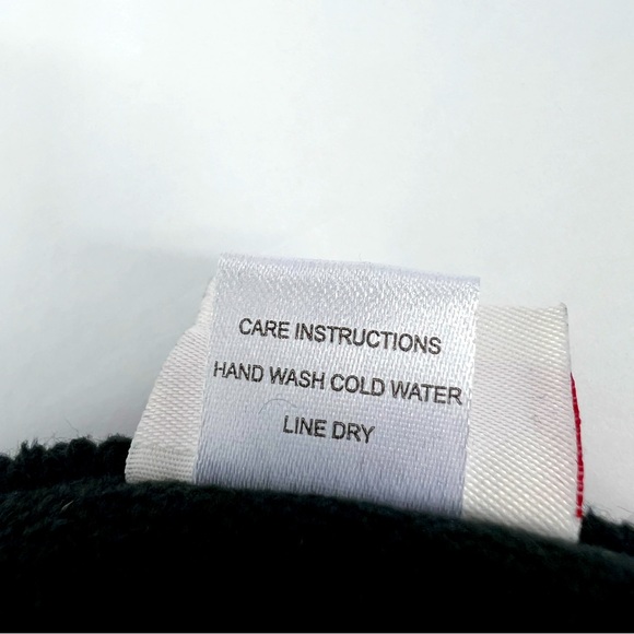 LEVI’S, WARM & COMFORTABLE BEANIE, LINED WITH FLEECE, UNISEX,ONE SIZE, NAVY BLUE - Picture 8 of 15